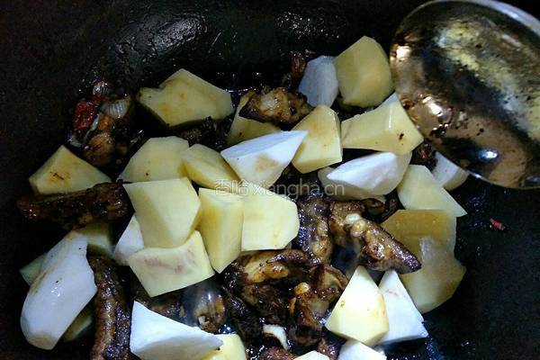 土豆山药炖排骨的做法图解7
