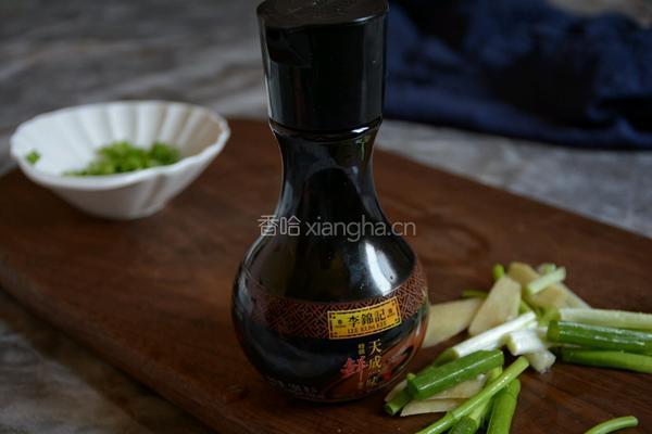 鲫鱼蒸蛋的做法图解1