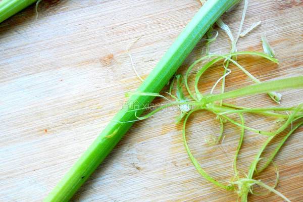 芹菜拌黄豆的做法图解5