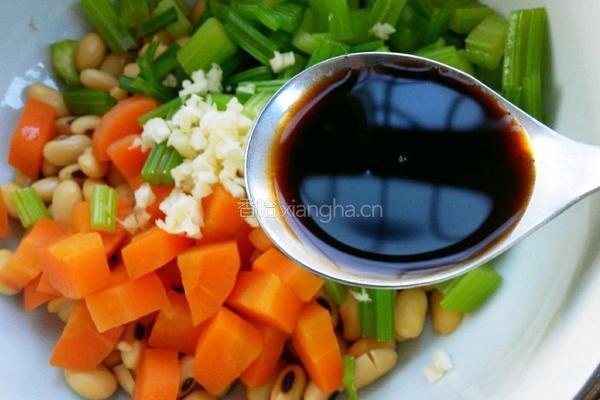 芹菜拌黄豆的做法图解10