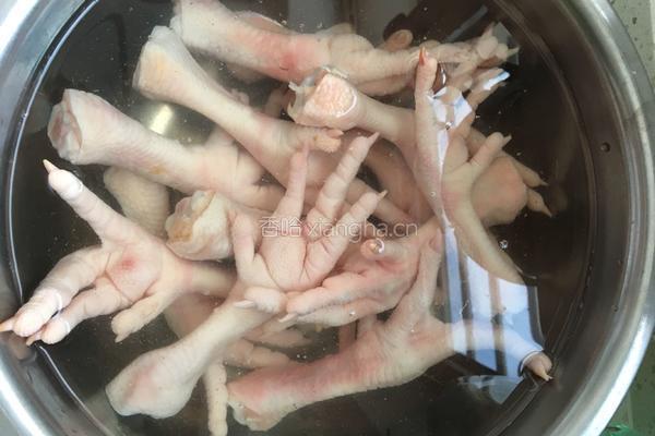 脱骨麻辣鸡爪的做法图解1