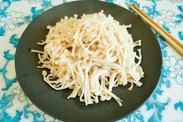 蒜蓉酱凉拌金针菇的做法图解7