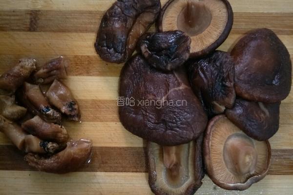 香菇焖排骨的做法图解4