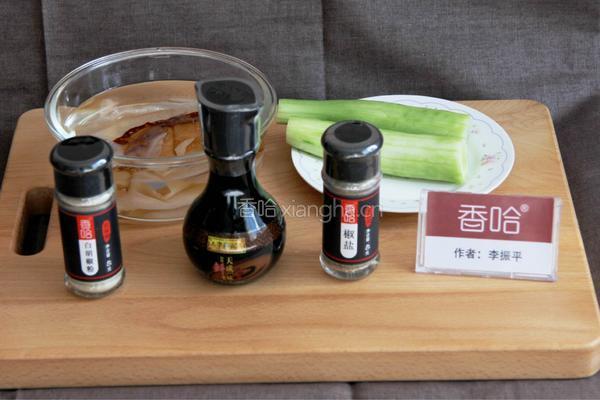 黄瓜拌海蜇皮的做法图解1