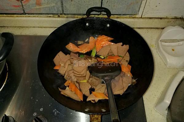 胡萝卜炒猪肝的做法图解4