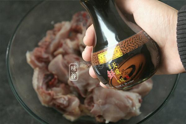 板栗蒸鸡的做法图解2