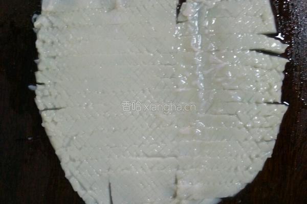 麻花炒鱿鱼花的做法图解2
