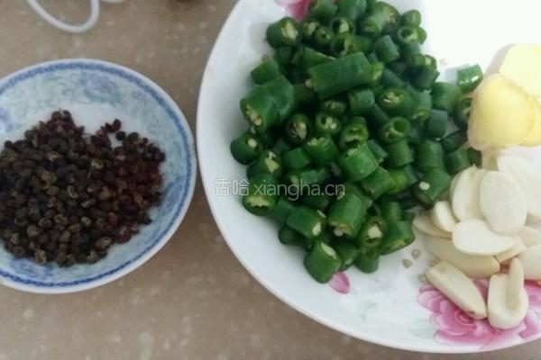 双椒鸡的做法图解2
