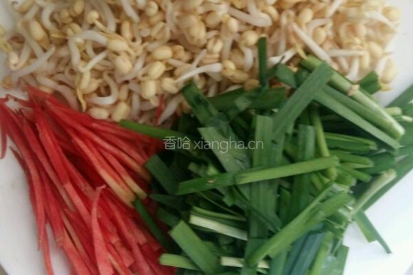 韭菜炒绿豆芽的做法图解1