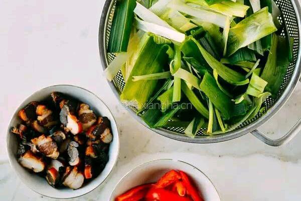 家常炒腊肉的做法图解1