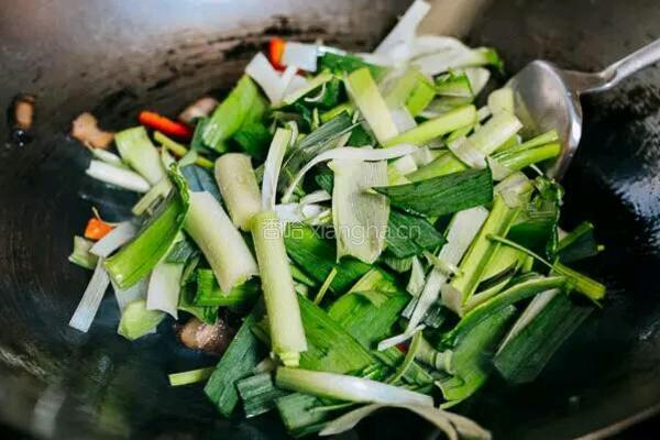 家常炒腊肉的做法图解3