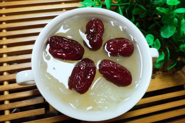 银耳红枣汤的做法图解7