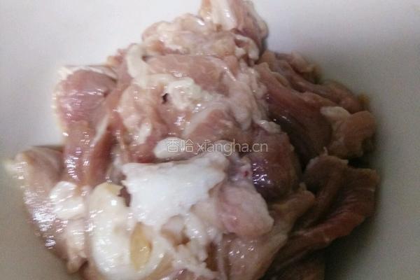甘蓝菜炒肉的做法图解1