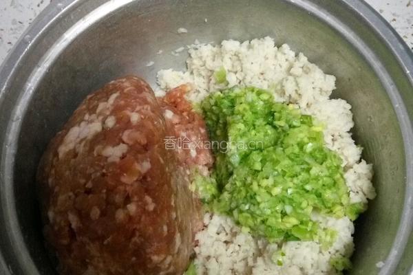 猪肉莲藕饺子的做法图解4