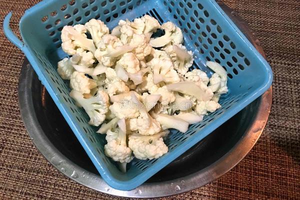 蒸鱼豉油烧花菜的做法图解2