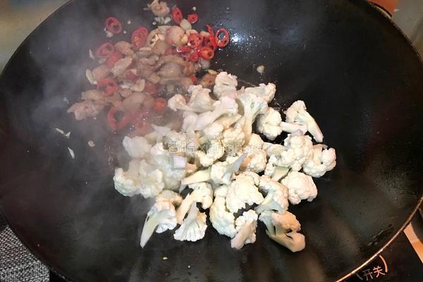 蒸鱼豉油烧花菜的做法图解6