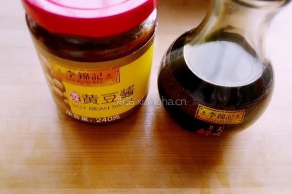葱头炒五花肉的做法图解1