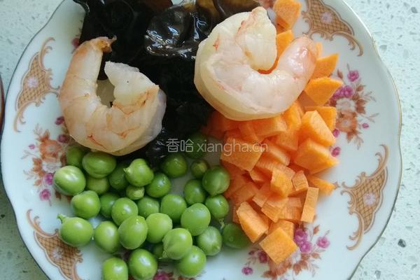 七彩虾仁什锦炒饭的做法图解4
