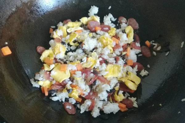 七彩虾仁什锦炒饭的做法图解18