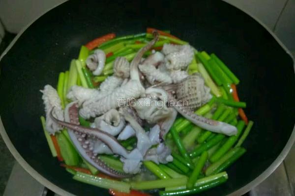 蒜苔炒鱿鱼的做法图解7