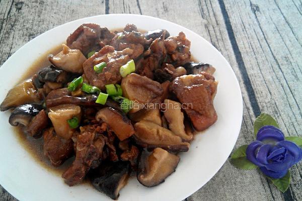 香菇炖鸡腿的做法图解10
