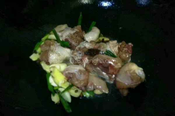 胡萝卜土豆焖鸡腿的做法图解7