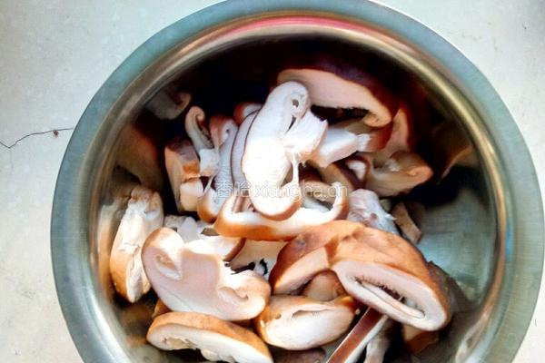 香菇油菜的做法图解2