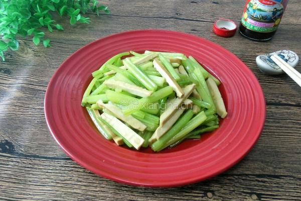 芹菜炒豆干的做法图解11