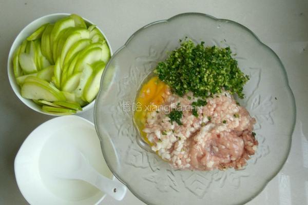 肉圆西葫芦汤的做法图解2