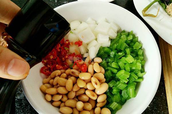芹香黄豆粒的做法图解5