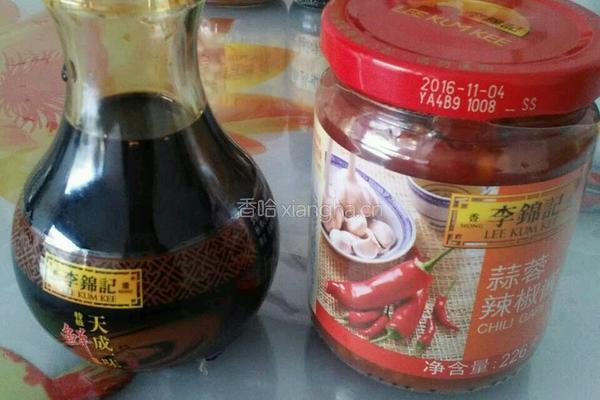蒜蓉辣酱面条的做法图解1