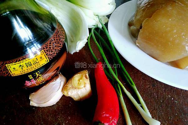 猪肉皮炒白菜杆的做法图解1