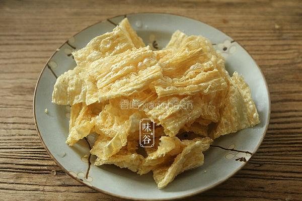 凉拌木耳皮蛋的做法图解3