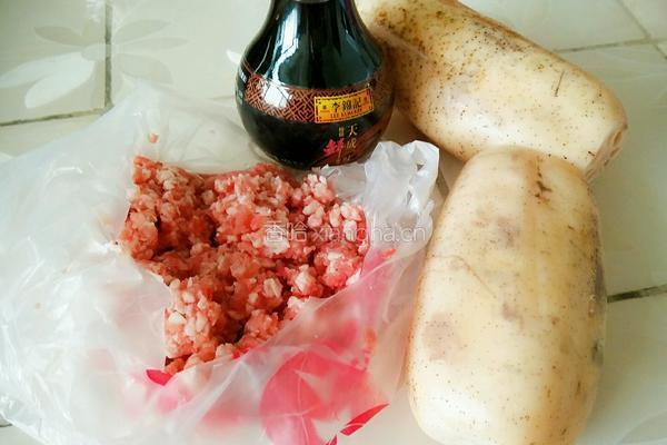 莲藕肉饺子馅的做法图解1