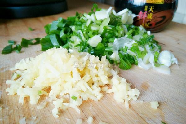 莲藕肉饺子馅的做法图解2