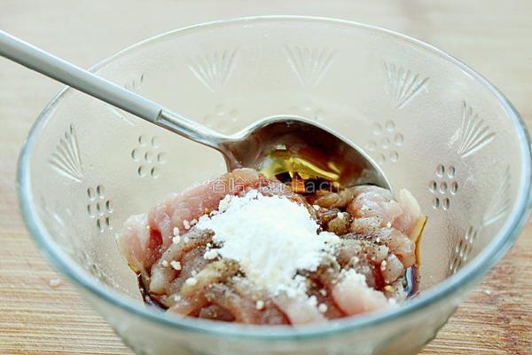 黑椒肉丝炒河粉的做法图解4