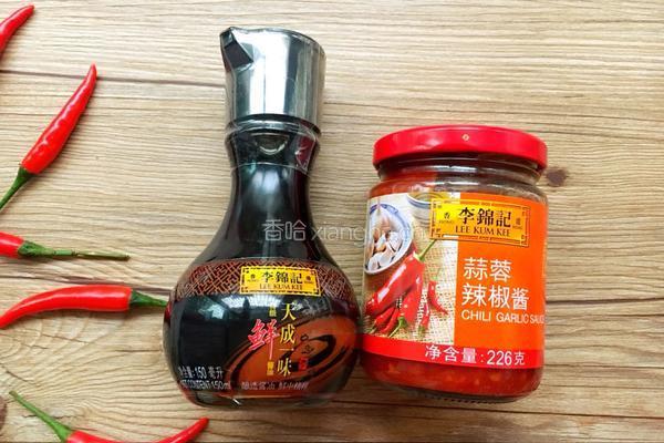 蒜蓉辣酱炒面的做法图解1