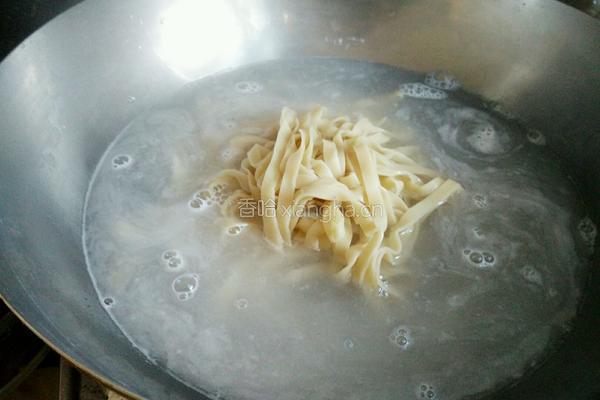 黄豆酱拌面的做法图解2