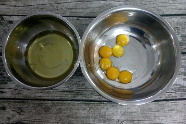 奶牛纹蛋糕卷的做法图解2