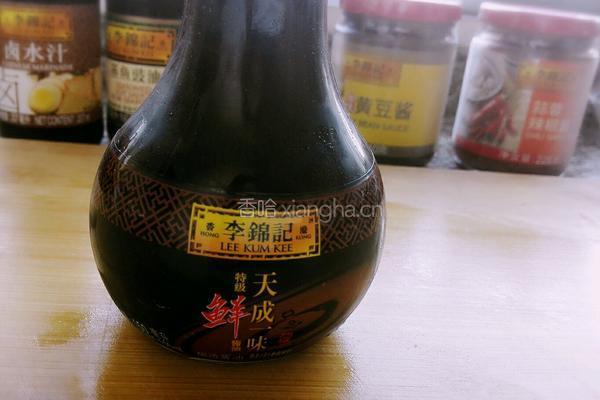 尖椒炒肥肠的做法图解1