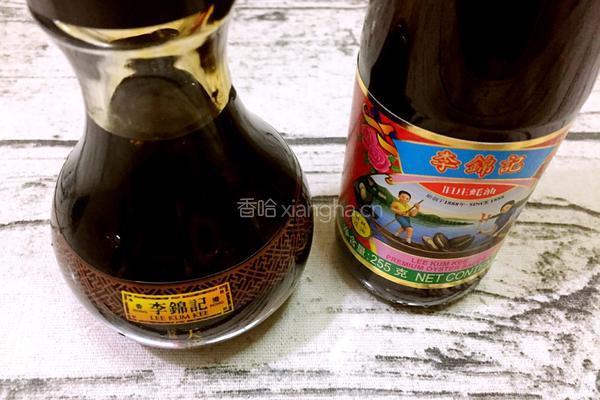 香菇炒鸡腿的做法图解1