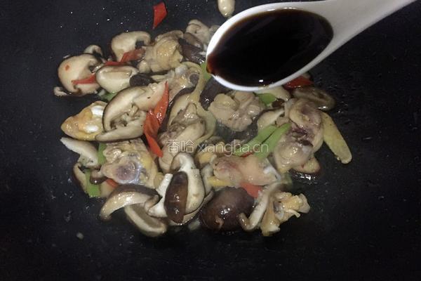 香菇炒鸡腿的做法图解7
