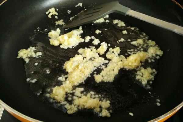 蒜蓉金针菇培根卷的做法图解5