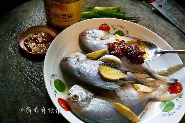 黄豆酱蒸鲳鱼的做法图解6