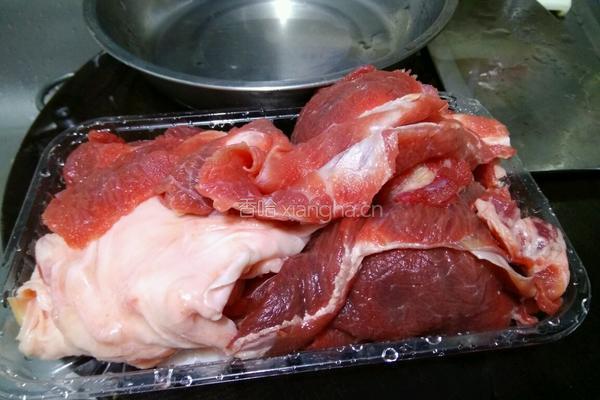 焖牛腩的做法图解1
