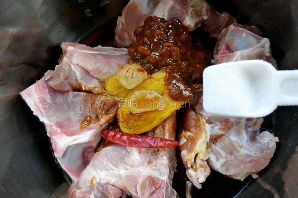 美味黄豆酱香大骨头的做法图解5