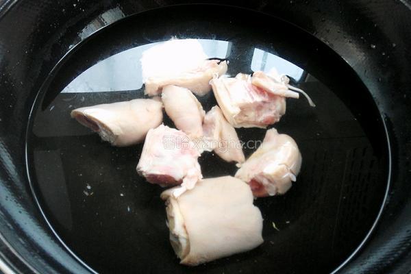 美味黄豆酱香猪蹄的做法图解2