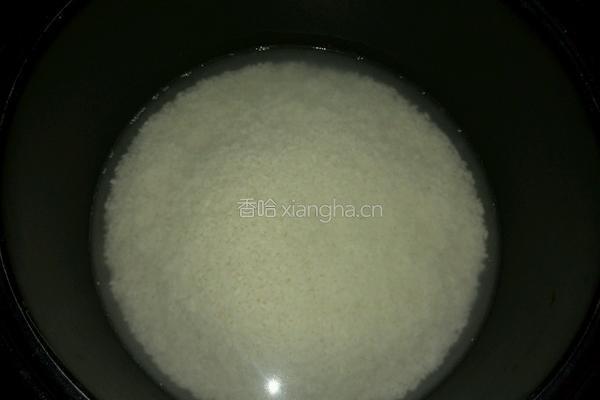 蘑菇肉丁饭的做法图解1