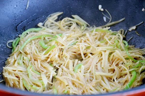 青椒土豆丝的做法图解11