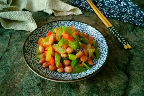 西芹炝拌花生米的做法图解12